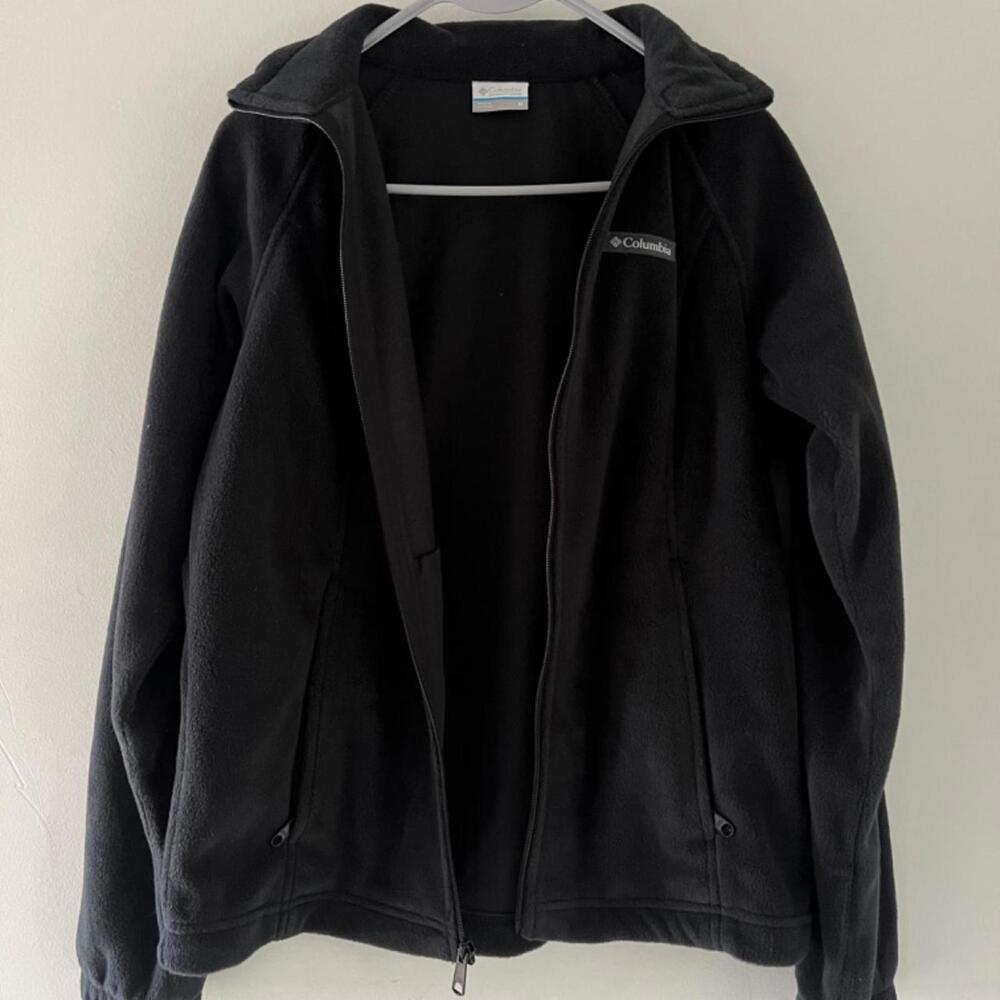 Columbia Women’s Black Fleece Zip-Up Jacket – Size Medium